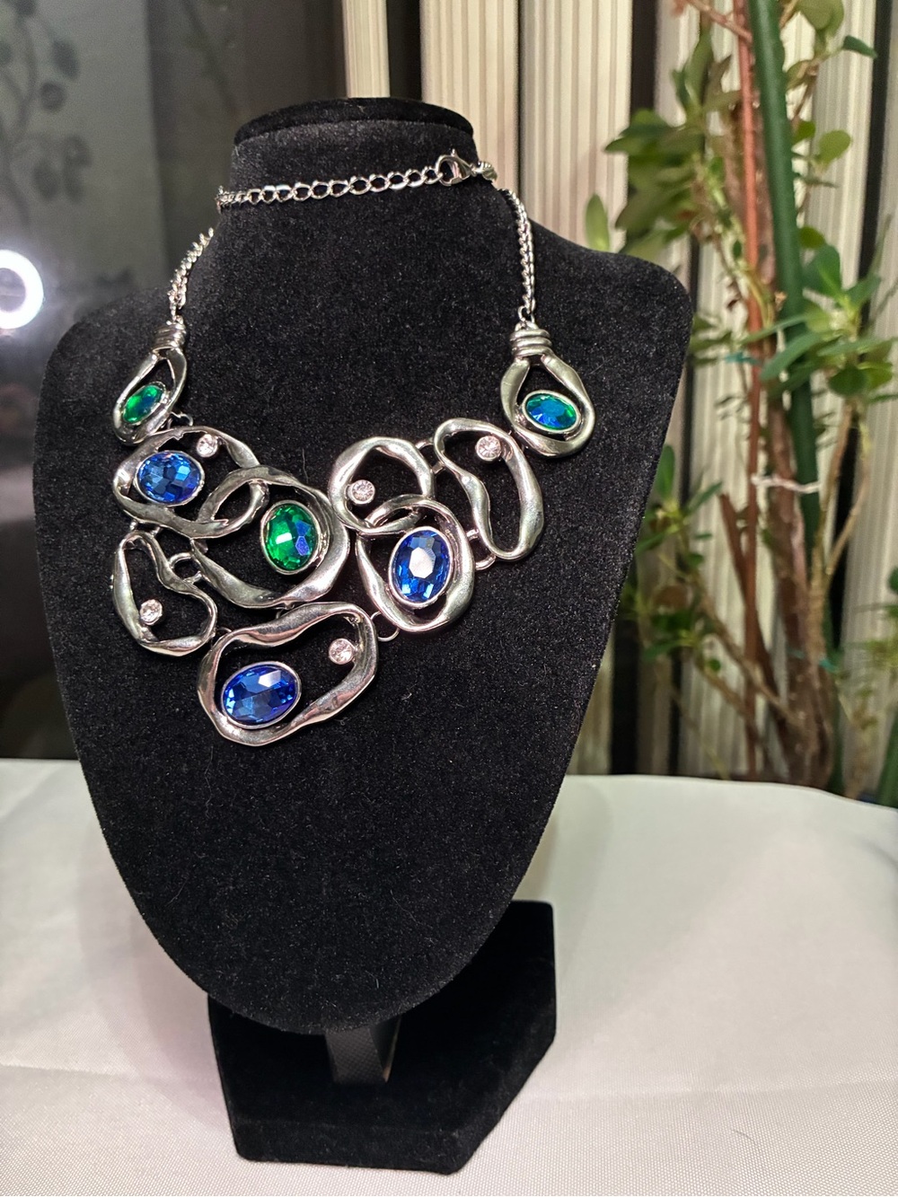 Boutique Blue & Green Chunky Statement Bib Necklace Silver Tone Jewel Tone - Picture 3 of 3